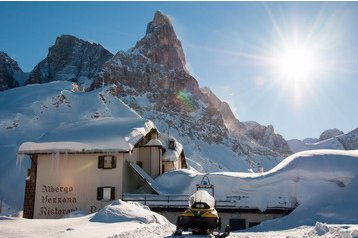 Италия Hotel Passo Rolle, Экстерьер